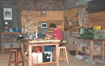 l'atelier de lutherie à Lomé